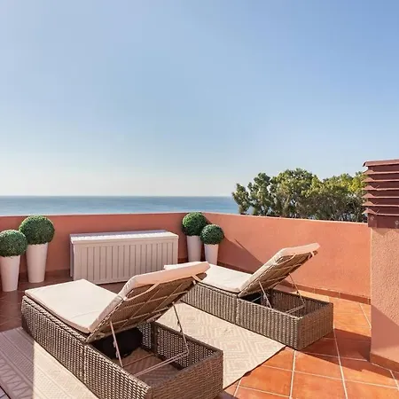 Apartment Views - Renovated 2 Bedroom Rdr325