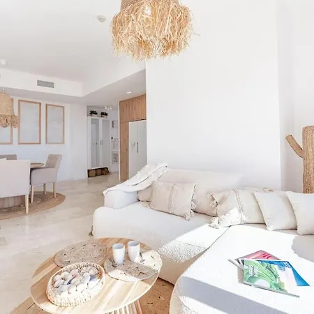 Apartment Views - Renovated 2 Bedroom Rdr325 *