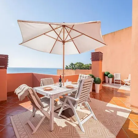 Views - Renovated 2 Bedroom Rdr325